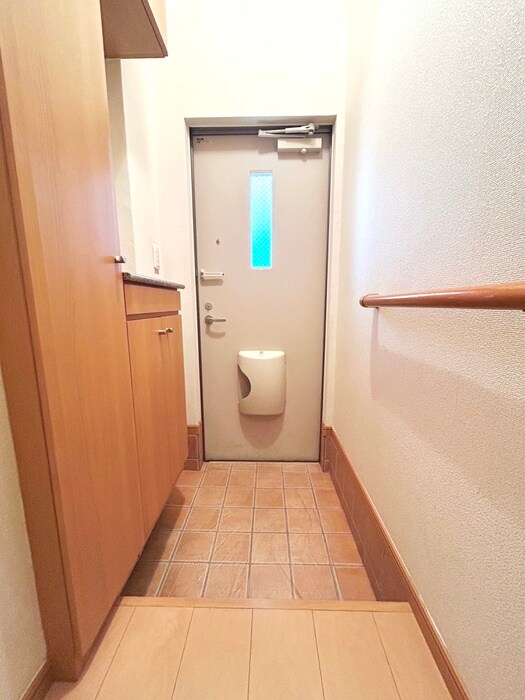 物件内観写真18　(玄関)