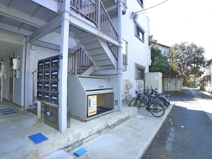 物件外観写真6　(駐輪場)