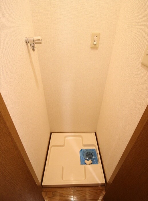 物件内観写真10　(洗濯機置場)