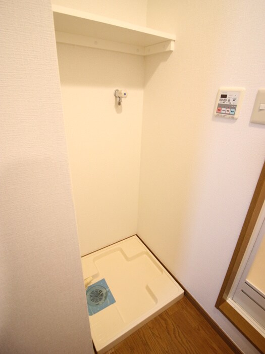 物件内観写真13　(洗濯機置場)