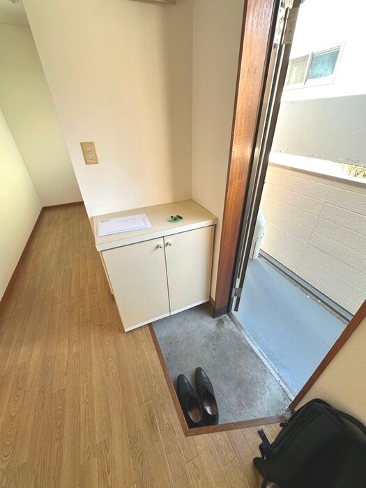 物件内観写真8　(玄関)