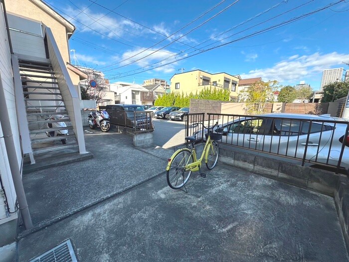物件外観写真4　(駐輪場)