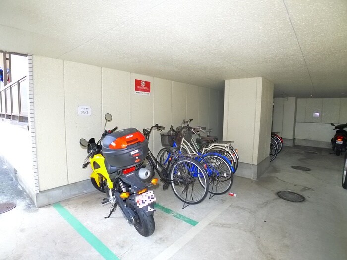 物件外観写真3　(駐輪場)