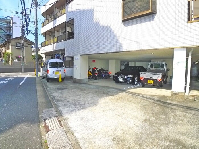 物件外観写真4　(駐車場)