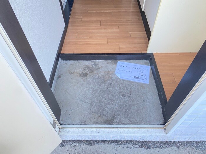 物件内観写真13　(玄関)