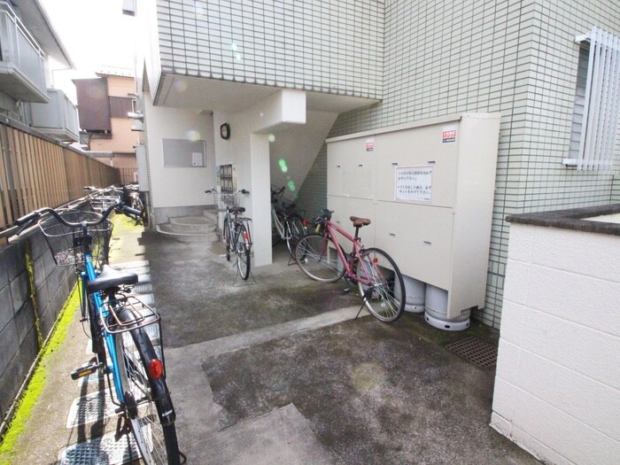 物件外観写真5　(駐輪場)