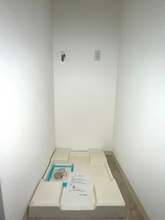 物件内観写真18　(洗濯機置場)