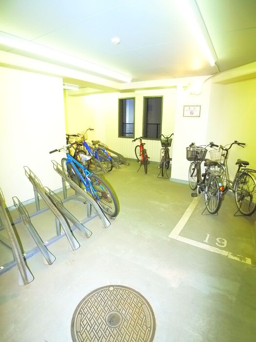 物件外観写真4　(駐輪場)