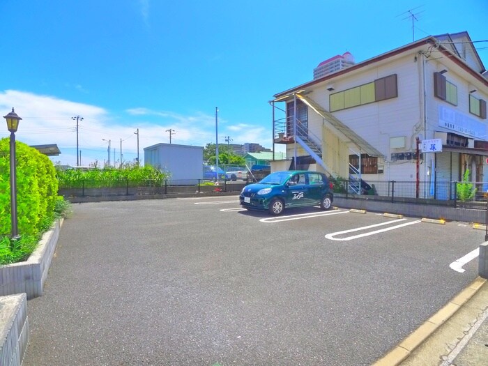 物件外観写真2　(駐車場)