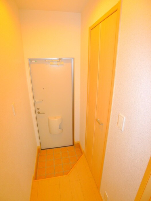 物件内観写真16　(玄関)