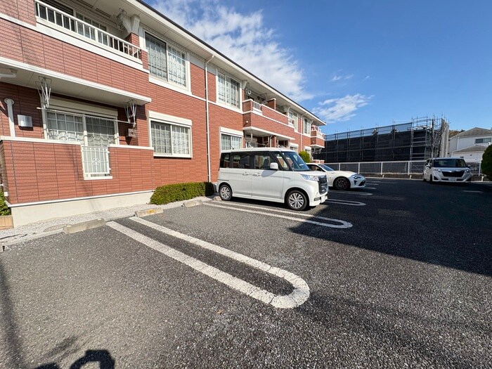 物件外観写真5　(駐車場)