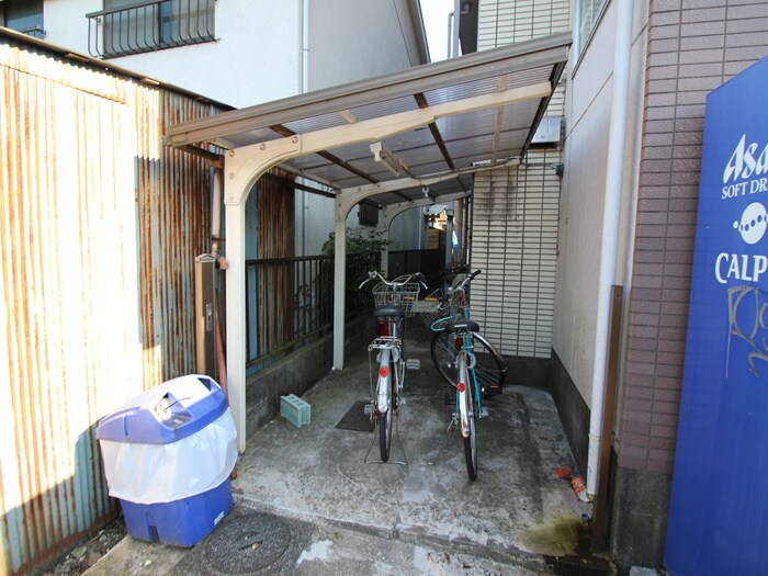 物件外観写真4　(駐輪場)