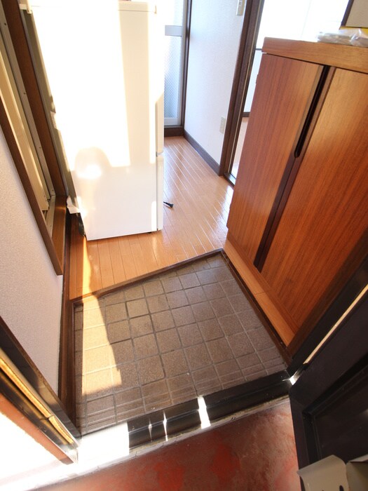 物件内観写真12　(玄関)