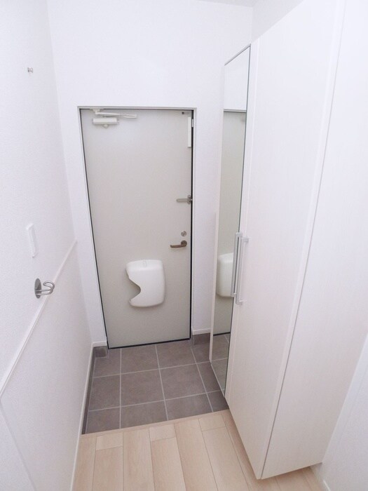 物件内観写真16　(玄関)