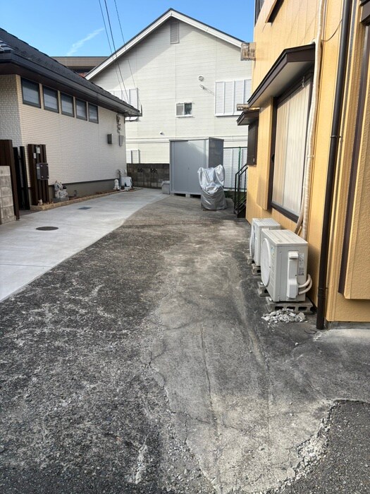 物件外観写真5　(駐車場)