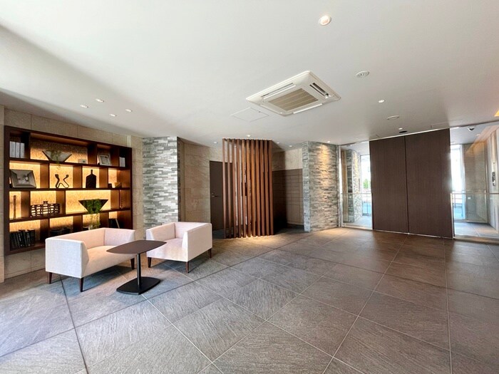 物件外観写真3　(エントランス部分)