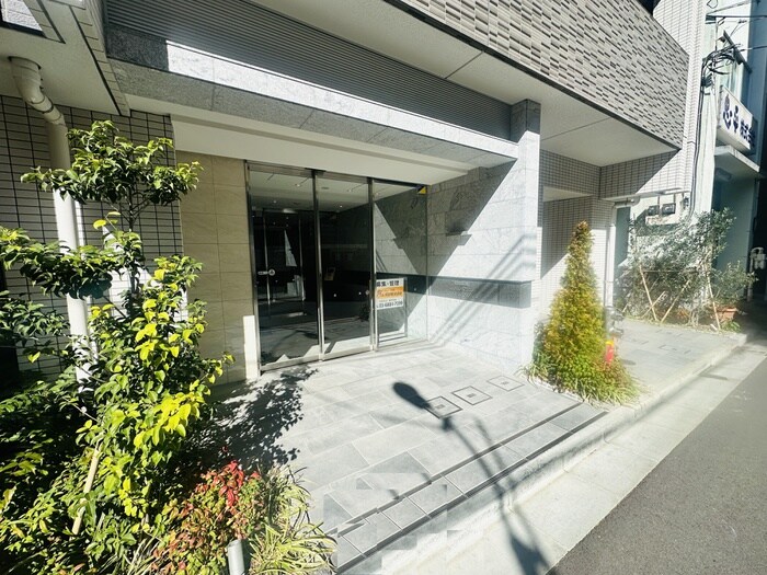 物件外観写真2　(エントランス部分)