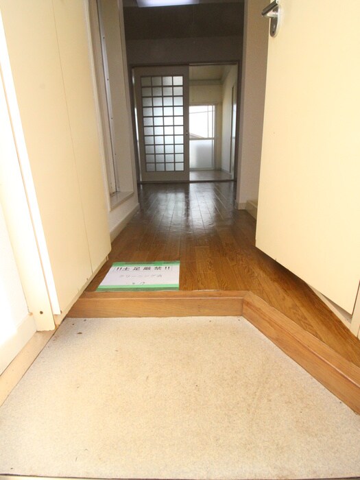 物件内観写真7　(玄関)