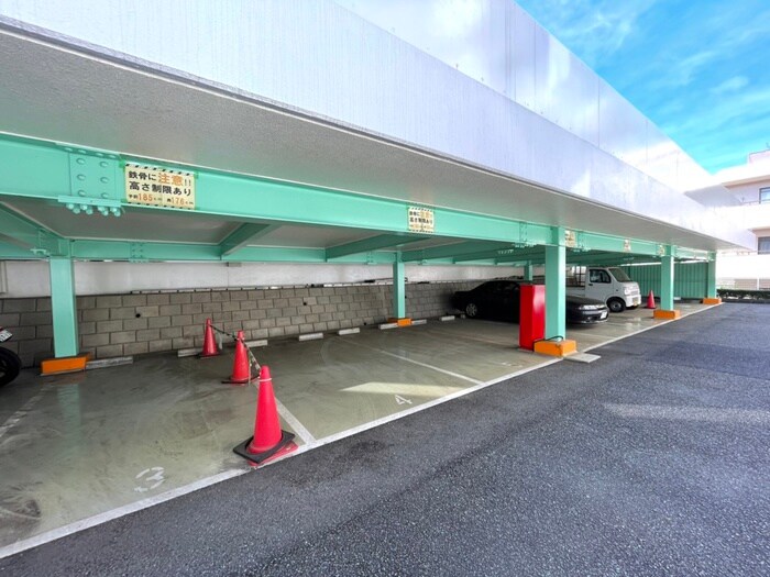 物件外観写真4　(駐車場)