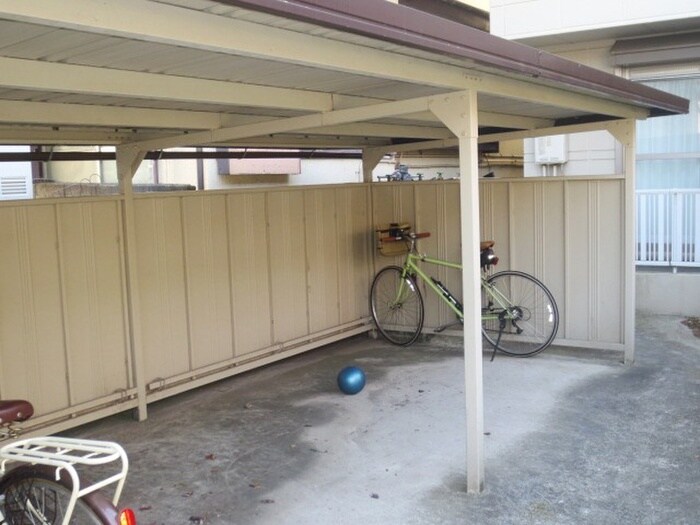 物件外観写真2　(駐輪場)