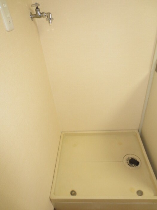 物件内観写真12　(洗濯機置場)