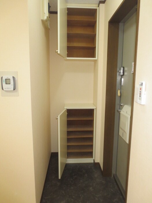 物件内観写真13　(玄関)