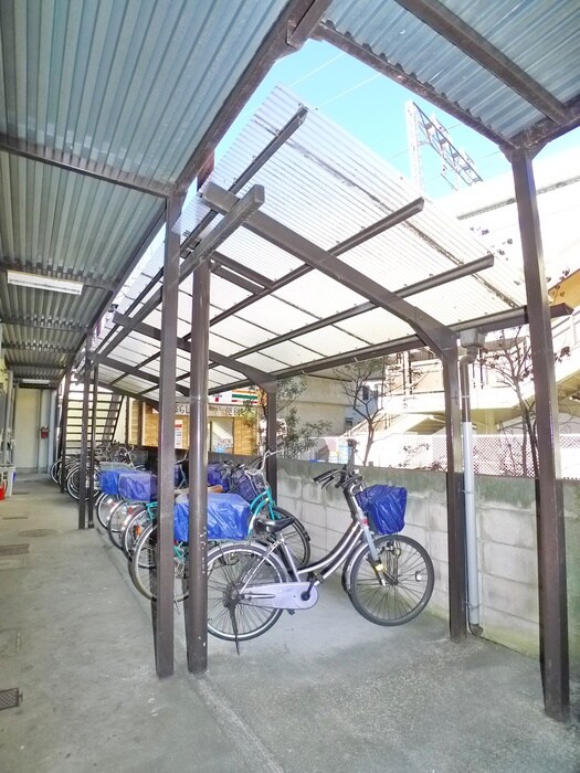 物件外観写真3　(駐輪場)