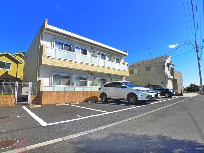 物件外観写真2　(駐車場)