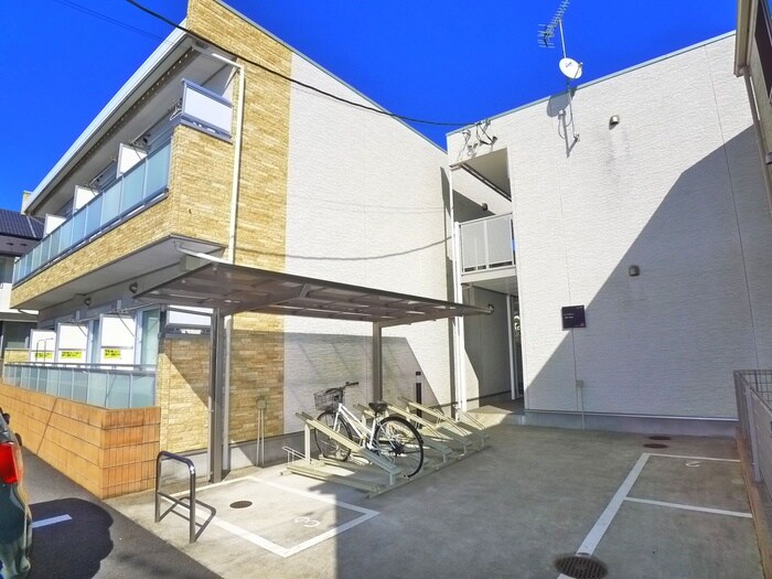 物件外観写真6　(駐輪場)