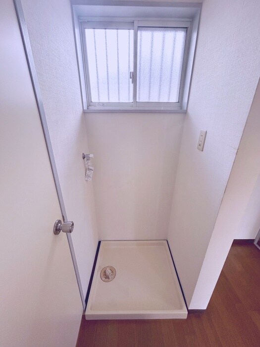 物件内観写真12　(洗濯機置場)