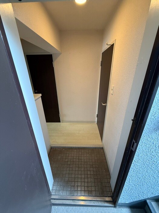 物件内観写真13　(玄関)