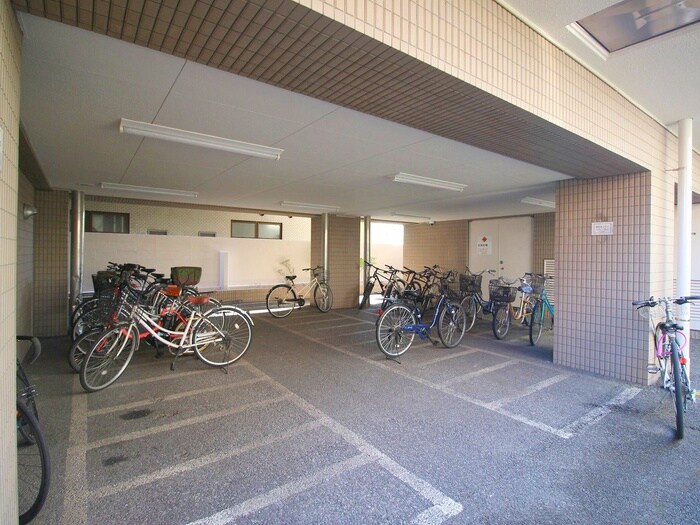 物件外観写真6　(駐輪場)