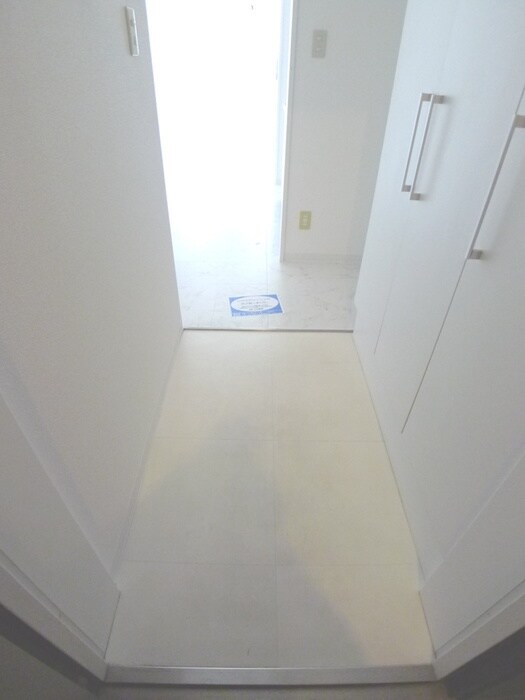 物件内観写真7　(玄関)