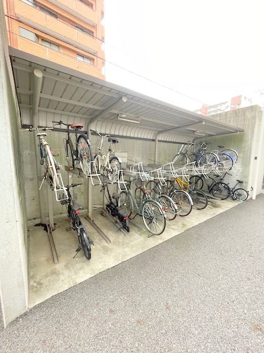 物件外観写真4　(駐輪場)