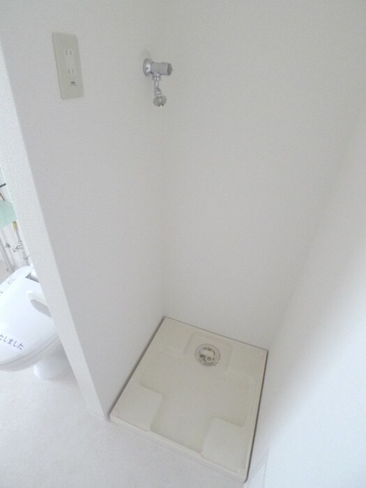 物件内観写真15　(洗濯機置場)