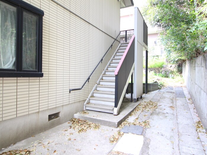 物件外観写真2　(エントランス部分)