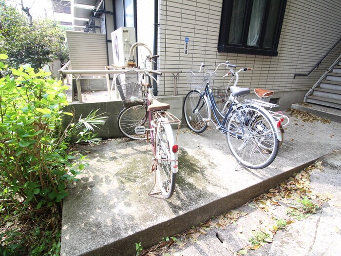 物件外観写真3　(駐輪場)
