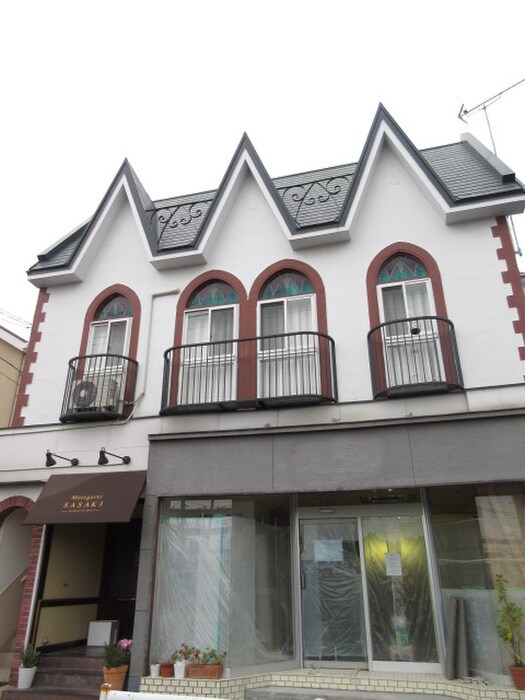 物件外観写真3　(エントランス部分)