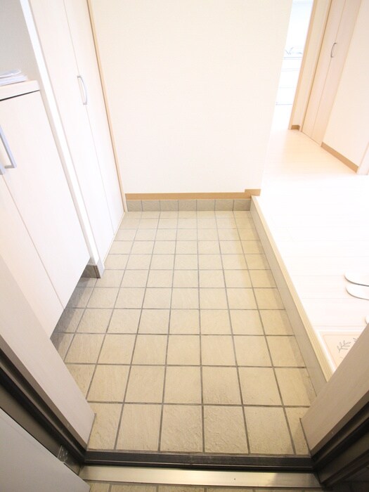 物件内観写真13　(玄関)