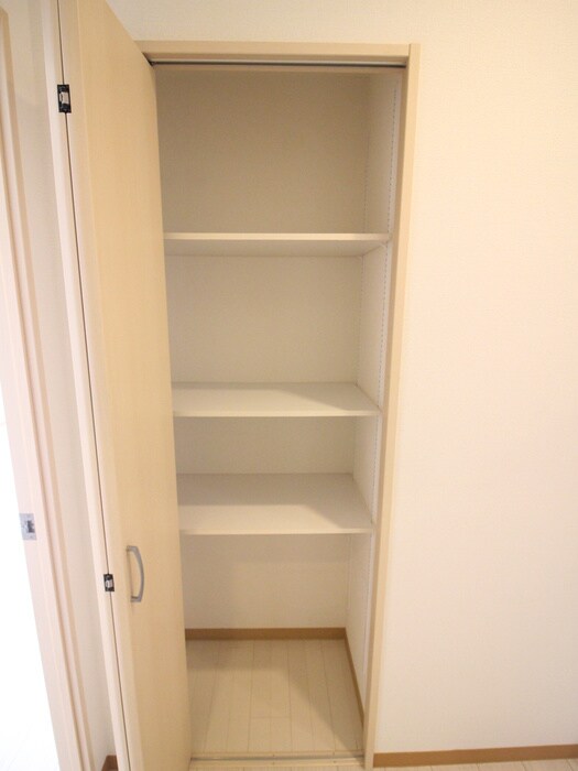 物件内観写真18　(収納)