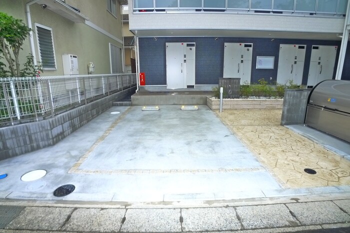 物件外観写真2　(駐車場)