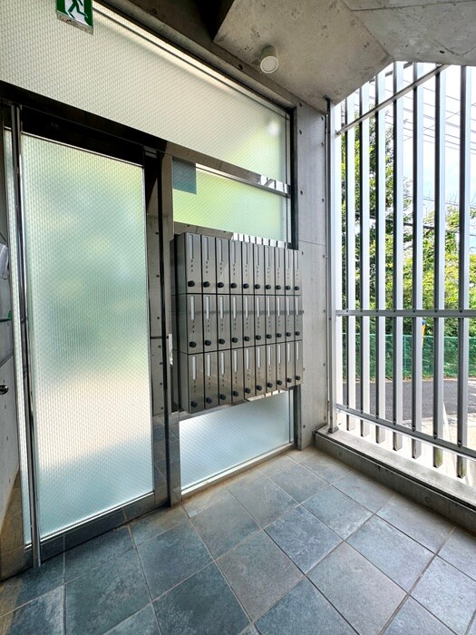 物件外観写真4　(エントランス部分)