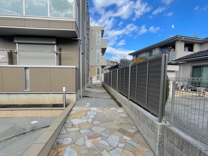 物件外観写真4　(エントランス部分)