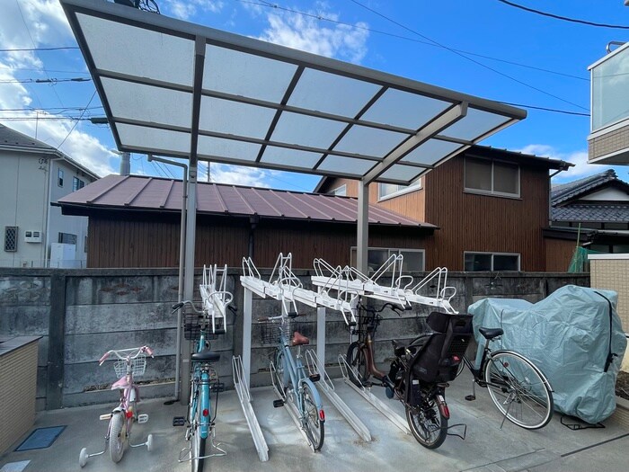 物件外観写真5　(駐輪場)