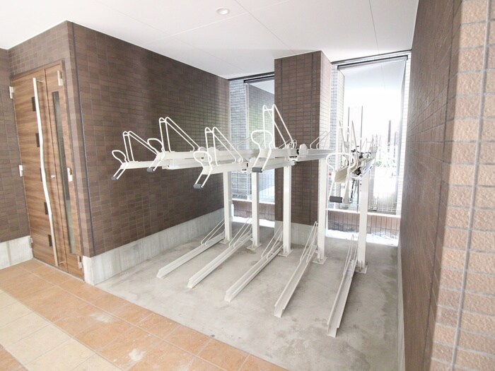 物件外観写真4　(駐輪場)
