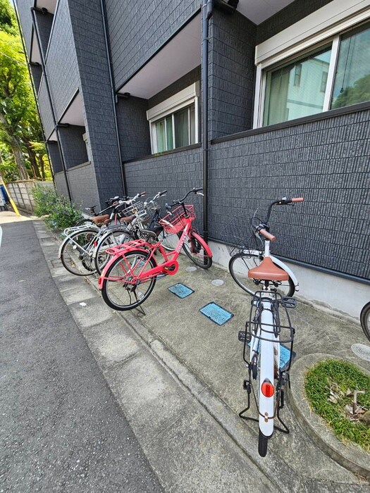 物件外観写真5　(駐輪場)
