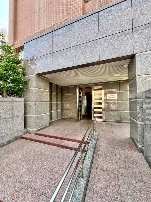 物件外観写真4　(エントランス部分)