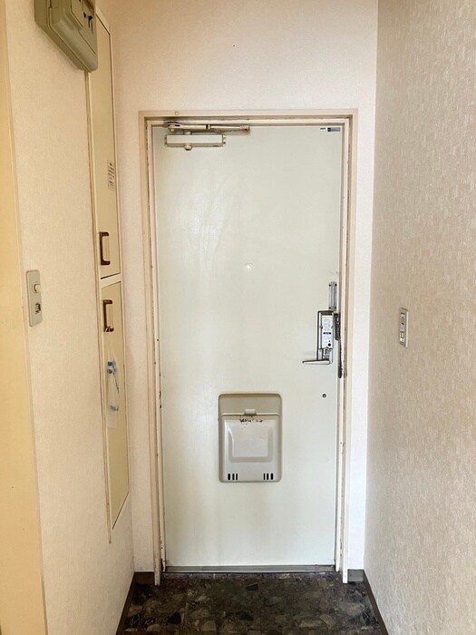 物件内観写真18　(玄関)