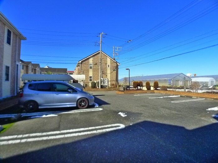 物件外観写真3　(駐車場)