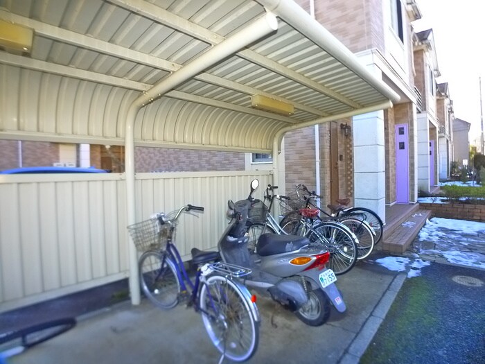 物件外観写真5　(駐輪場)